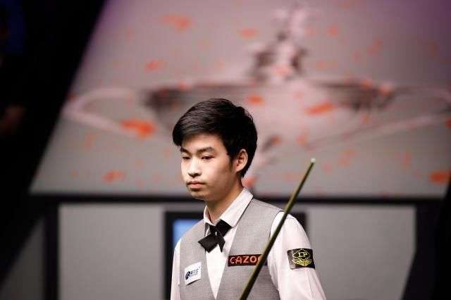 吴少聪女友晒足协杯冠军奖牌：男朋友带的苏州特产