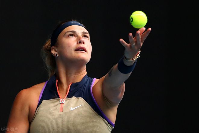 美术课上学生用课本表演变脸，轻松拿捏住精髓， 网友：“教科书式”变脸！