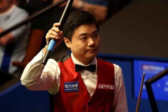 翻修球场，“连滚带爬”为的是“从从容容”