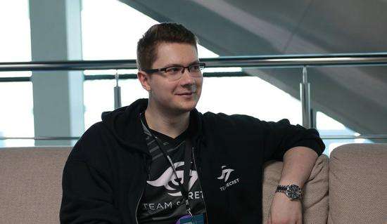 同时给予替 同时给予替