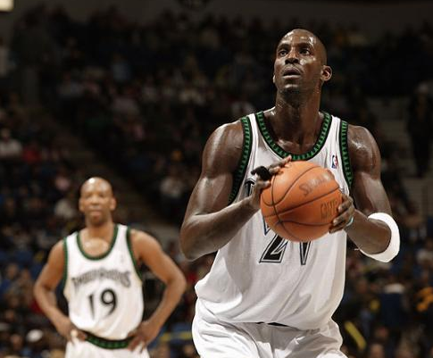 果断反而比 果断反而比